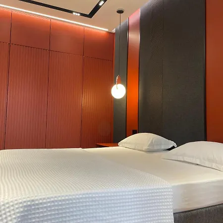 لوكس تيرانا