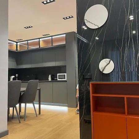 لوكس * تيرانا