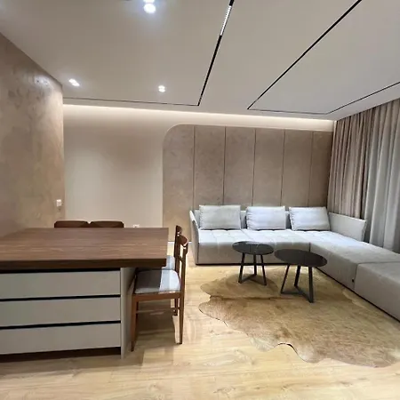 شقة لوكس تيرانا