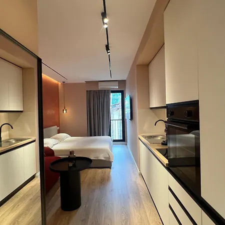 لوكس * تيرانا