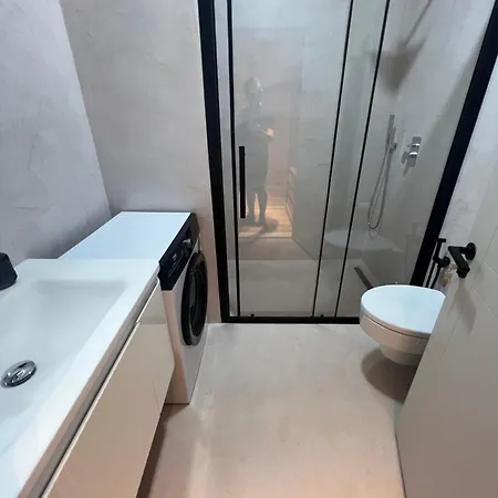 Lux * Tirana